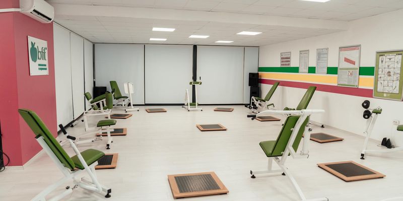 Minimalist fitness equipment on a clean white background.